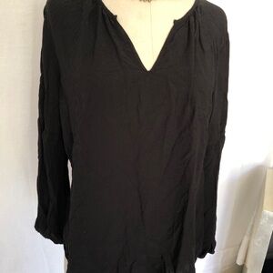 Old Navy black long sleeve rayon viscose v neck size L